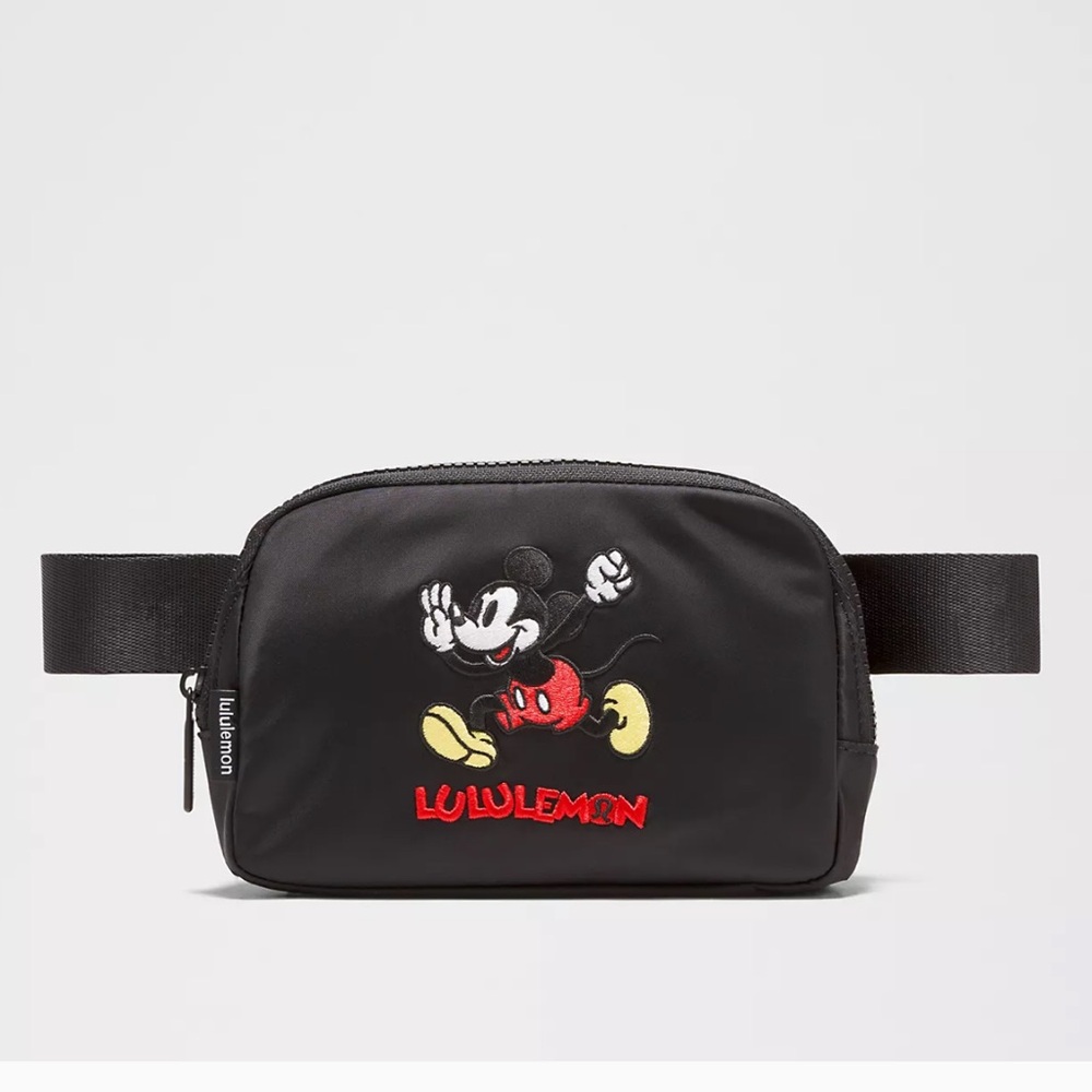 NWTLimited Edition Disney x lululemon Everywhere Belt Mickey in Motion Grap